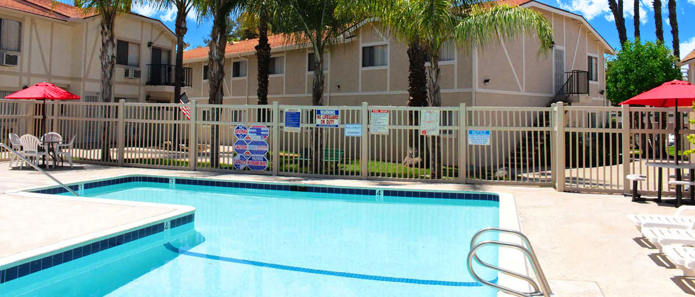 This image shows the swimmin pool of Shadow Glen apartment units