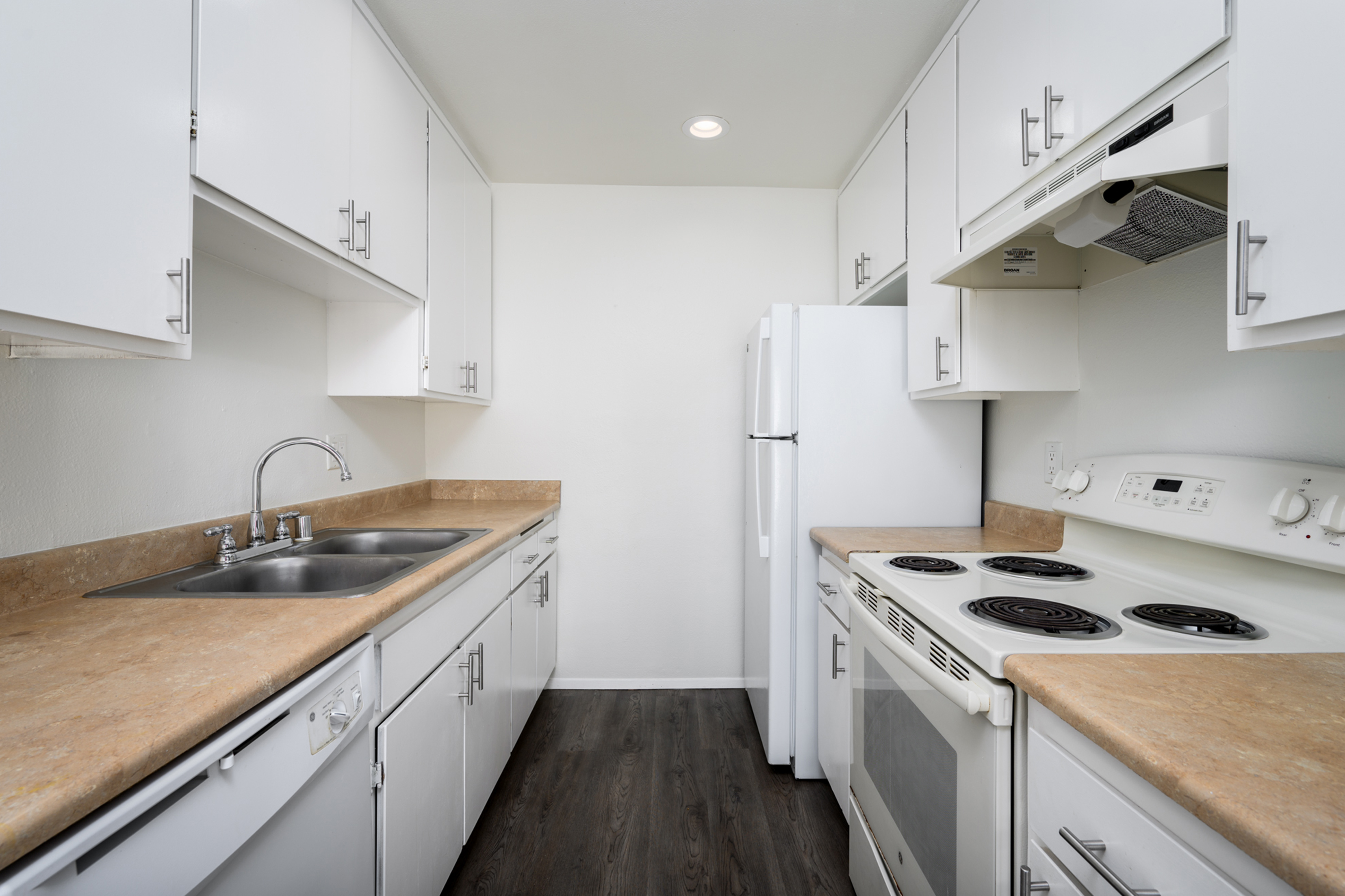 This image displays Amenites Gourmet Kitchen image in Shadow Glen Apartments.